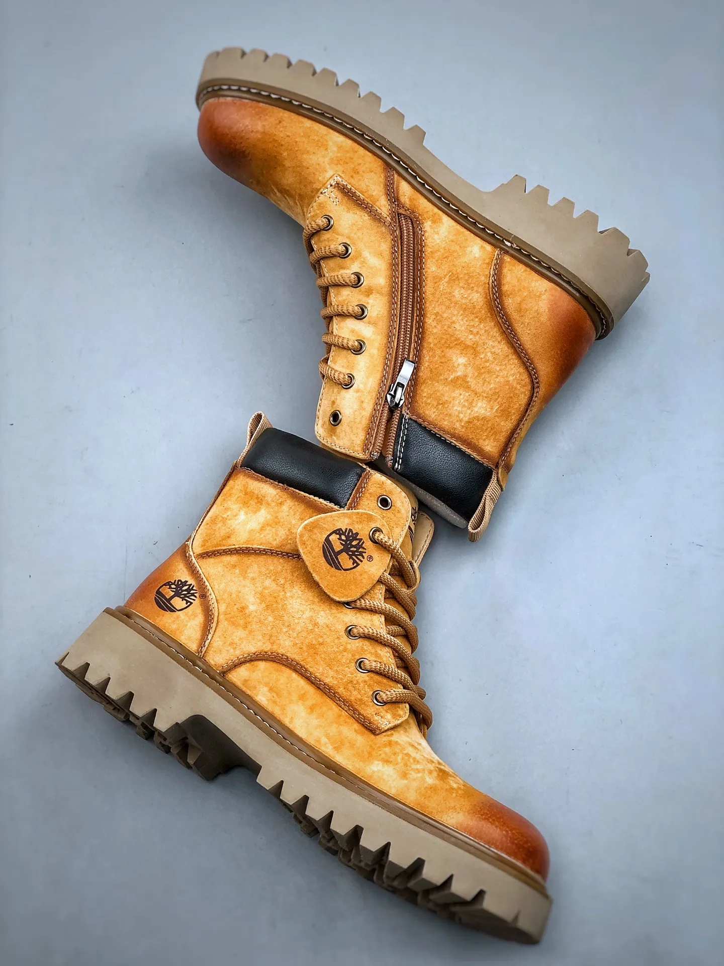 Welfare special price💰480 Timberland Timberland/Timberland new autumn and winter products (plush lining🔥warm and heat-locking) autumn and winter must-have outdoor casual rhubarb boots series #Guangdong Dachang quality original box original packaging fashion trend matching the fabric is made of Italian 🇮🇹 top frosted fine-grained cowhide with anti-odor and anti-corrosion genuine leather latex insoles. The outsole and hardware are all made from raw materials of the original factory. They are the same as the original Goodyear never-opening process. Good products do not kill pigs. The quality of the first order is strictly controlled. Exclusively released on the entire network. There is no doubt about the quality. The whole set of official website unified packaging gives you a perfect wearing experience. The quality is exquisite and durable. A must-have for sportsmen. Specially designed to prevent handsomeness. High-quality and first-class foot feel. Specially used for outdoor cold protection this winter. Daily casual matching. Size: 38 39 40 41 42 43 44 (leather shoe size)